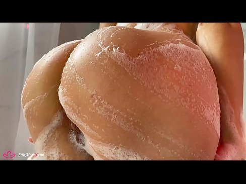 ❤️ Brunette dushda kuchli orgazm uchun vibrator bilan mushukni onanizm qiladi Super pornoda bizda ❌❤